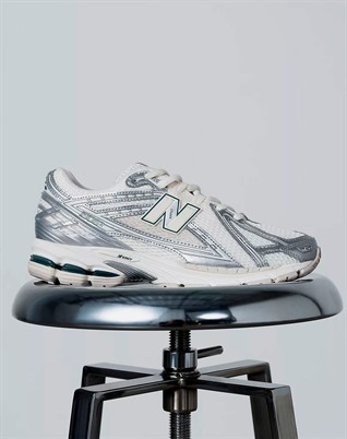 M1906REE Sneakers - Silver Metallic/Sea Salt
